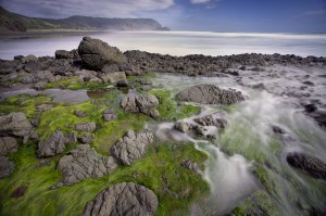 Incoming tide, Piha
